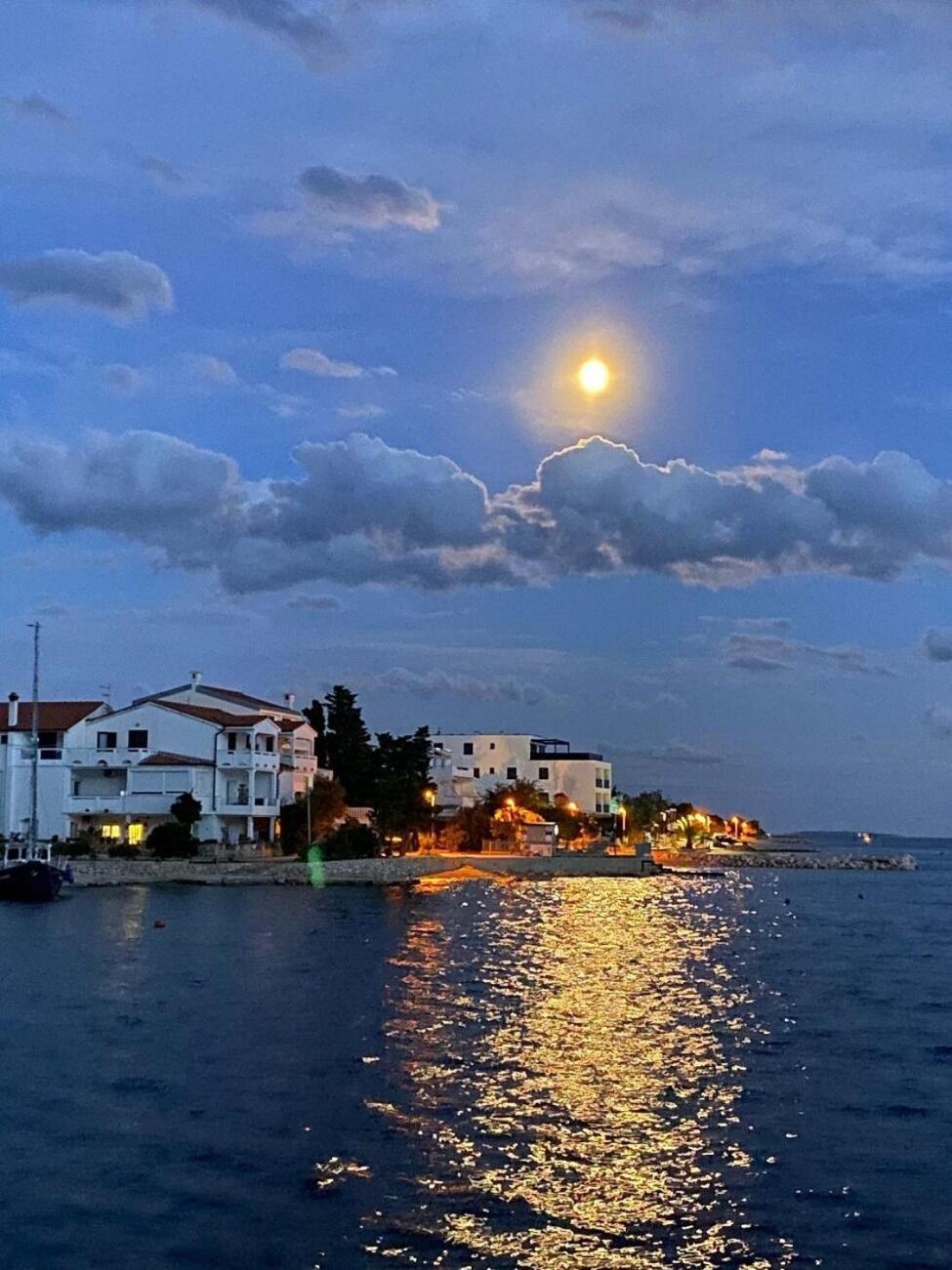 Apartments Milja - 10 M From Sea Mandre Bagian luar foto